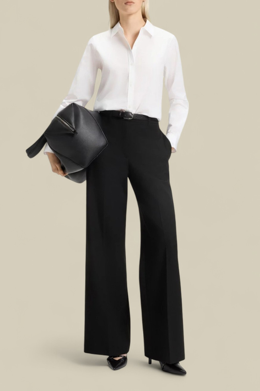 תמונת כל הלוק של מכנסיים מחויטים